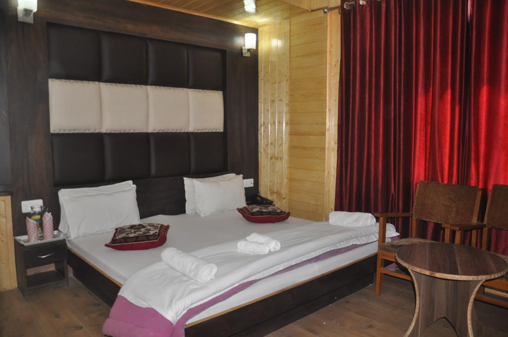Durgjan Hotel Azad חדר תמונה
