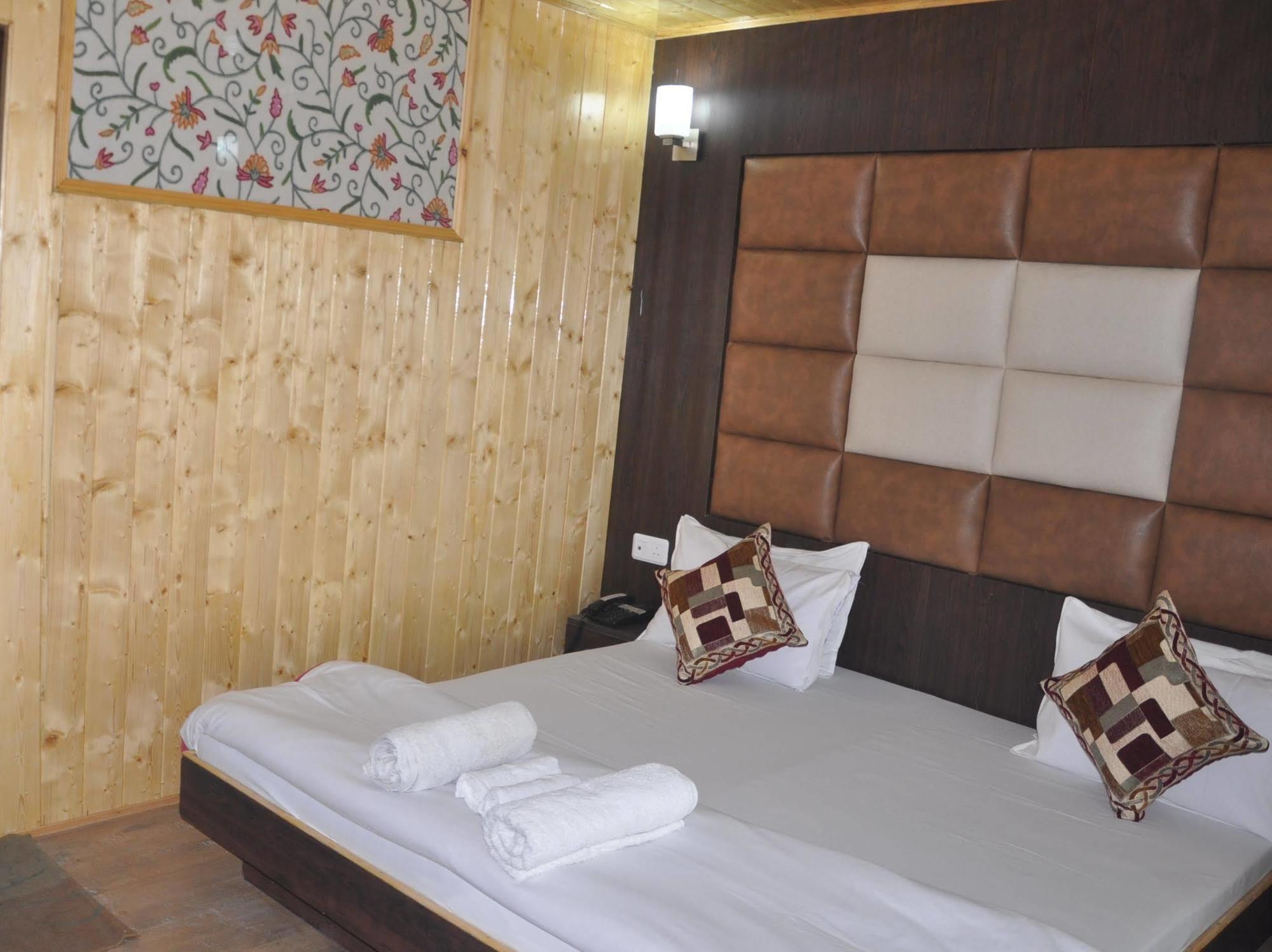 Durgjan Hotel Azad מראה חיצוני תמונה